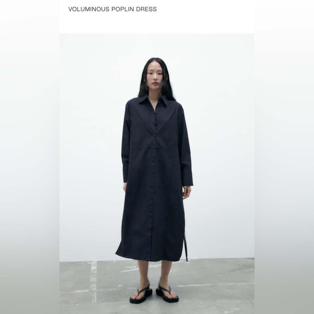 Voluminous poplin dress.